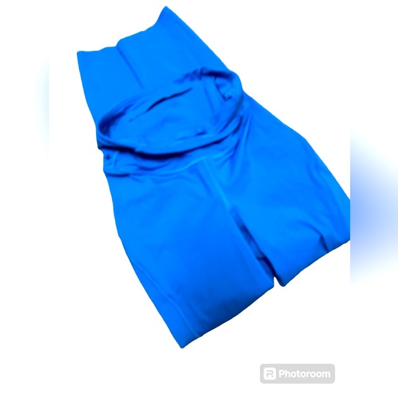 Lululemon Cropped Yoga Pant - Picture 3 of 3